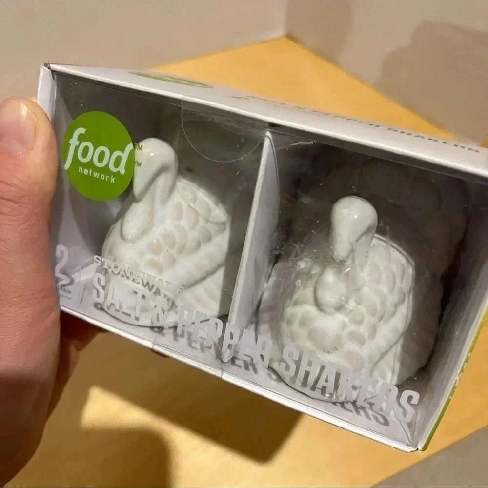 Food Network Turkey Salt Pepper Stoneware Shakers Beige Glazed Thanksgiving